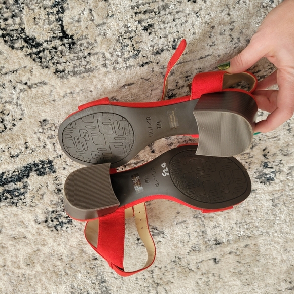 Red heels - Picture 3 of 6